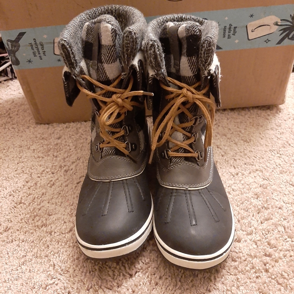 Winter boots